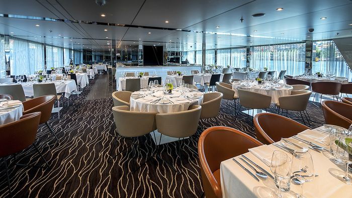 Restaurants, Bars & Cafés on Emerald Radiance